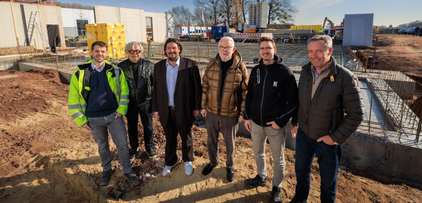 Auftraggeber, Architekt und Bauunternehmen arbeiten Hand in Hand: Sebastian Kögel, Karl Lindstedt, Timor Gerlach-v. Waldthausen, Jobst Peter Gerlach-v. Waldthausen, Marvin Erdbrügger und Olaf Kleffmann (v. l.).