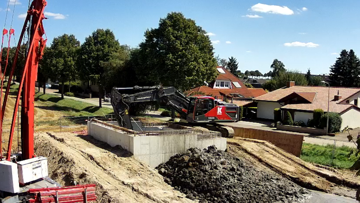 So schaute der Absenkkasten im Prozess über der Geländeoberkante hervor.